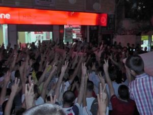 Silopi’de Göstericiler Bir Gazeteciye Saldırdı