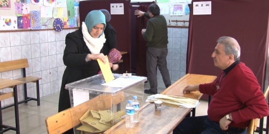 Konya’da oy kullanma işlemi başladı