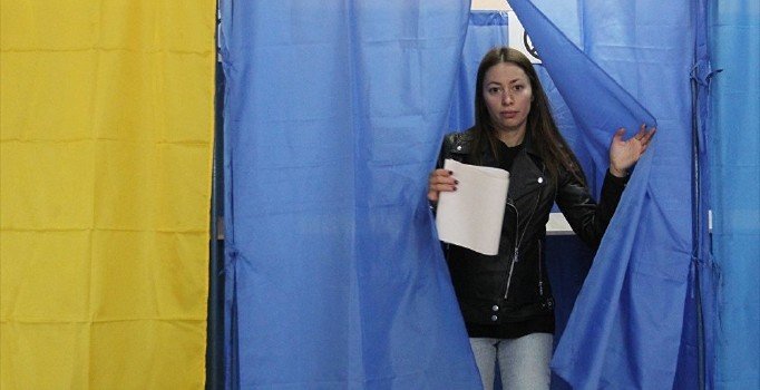 Ukrayna'da seçim ikinci tura kaldı