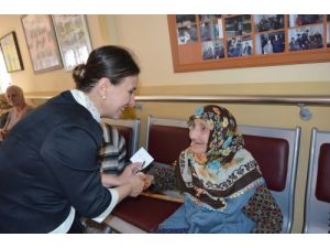 Bayramda Yol Gözleyenler Var