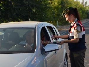 Jandarmadan Sürücülere Bayram Şekeri