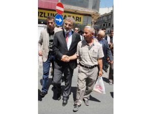 Bakan Taner Yıldız, Bayram Alışverişindeki Vatandaşlarla Sohbet Etti