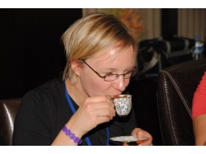 Turistlere, Acı Kahve İkramıyla Kalıcı Dostluk Köprüsü Kuruluyor