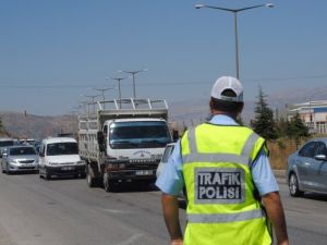 Kırıkkale’de Araç Yoğunluğu Yaşanıyor