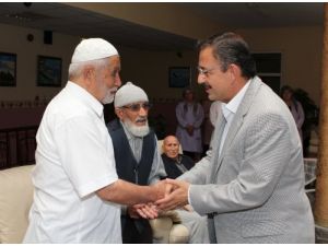 Başkan Özhaseki, Huzurevi Sakinlerinden Dua İstedi