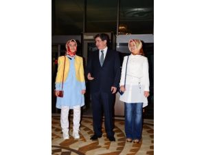 Davutoğlu, Boğaziçi Üniversitesi’ni Kazanan İkizleri Kutladı