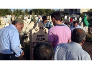 Midyatlılar Bayram Sabahı Mezarlıklara Akın Etti