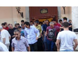 Bayram Namazında İzmir’deki Camiler Doldu Taştı