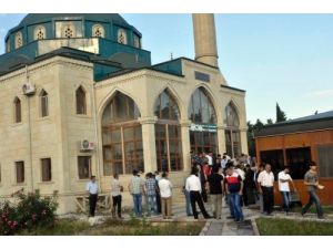 Azerbaycan'da Bayram Namazı Bugün Kılındı