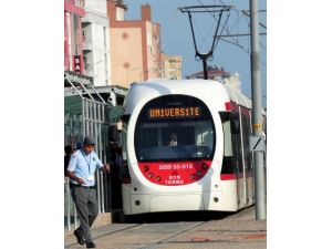 Samsun'da Tramvay 26 Saat Sonra Seferlere Tekrar Başladı