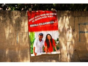Afişlerle Gelen Evlenme Teklifi