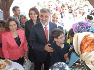 "Alaska'da Balina Kurtarılırken, 100 Bin İnsanın Ölümüne Seyirci Kalınıyor"