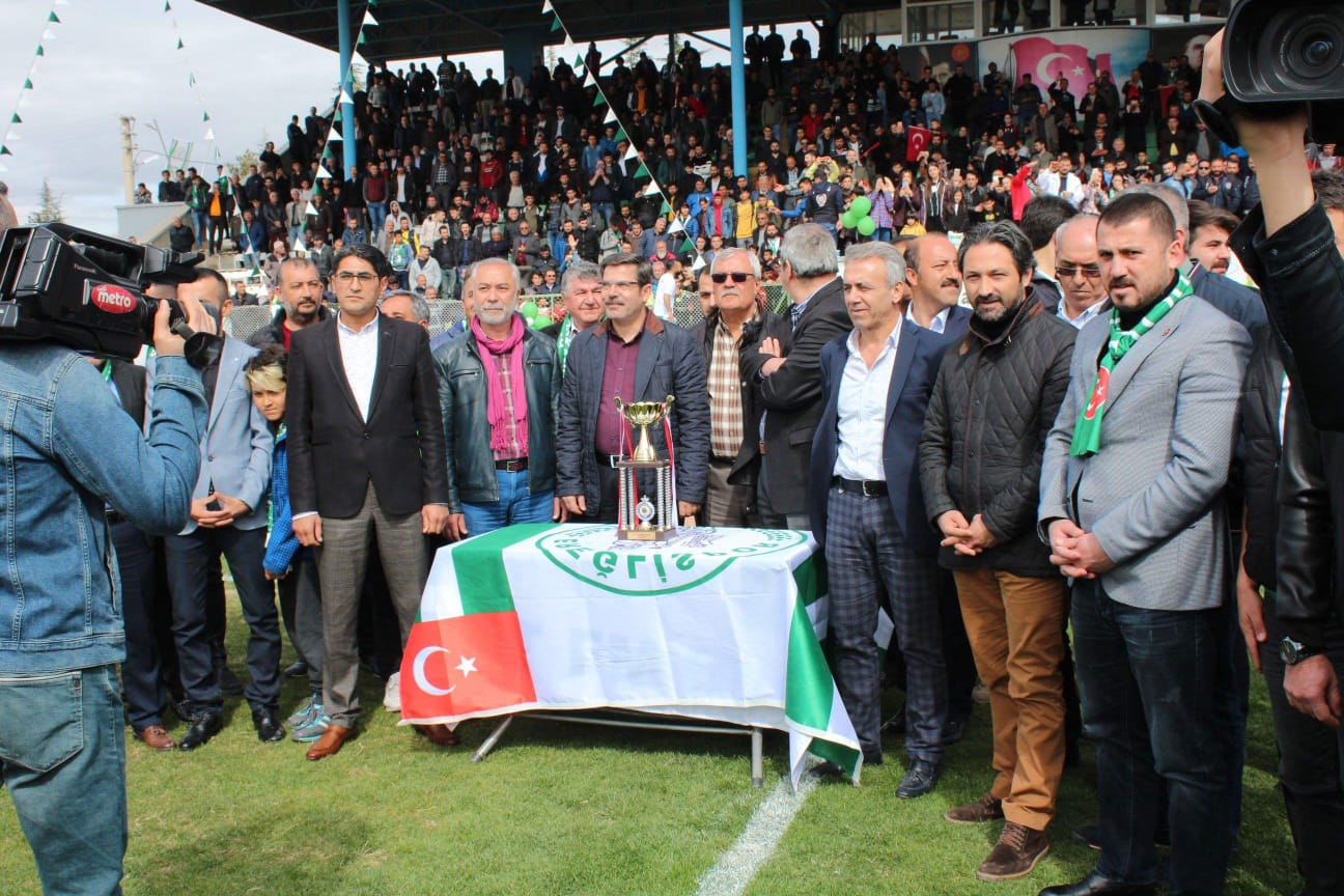Ereğlispor  şampiyonluk kupasını aldı