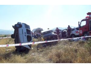 Antalya'da Üç Arabanın Karıştığı Kazada Ölü Sayısı 7 Oldu