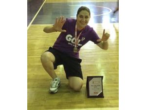 Ceyhan Belediye Arzu Akay İle Anlaştı