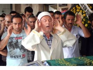 Urla'daki Kazada Ölen Amca Çocukları Toprağa Verildi