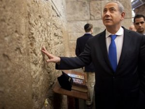 Netanyahu'ya acil fıtık ameliyatı