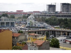 Otogarda Otobüs Ve Yolcu Trafiği Azaldı