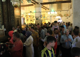 Mevlana ziyaretçi akınına uğradı