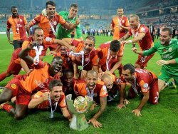 Süper Kupa töreninde madalya skandalı