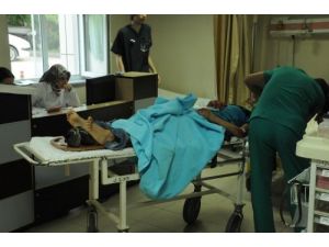 Otomobil Baba Oğulun Bulunduğu Motosikleti Biçti