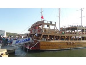 Ayvalık’ta Tekne Turları Tatilcilerin Gözdesi Olmaya Devam Ediyor