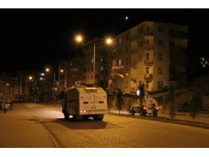 Hakkari Bir Grup Gösterici Yola Barikat Kurup Gösteri Yaptı