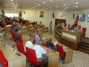 Usul Tartışmsı Belediye Meclisini Kilitledi