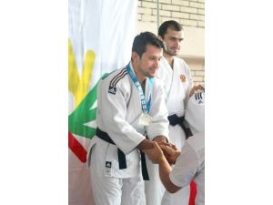 Engelliler Olimpiyatı’ndan Gümüş Madalyayla Döndü