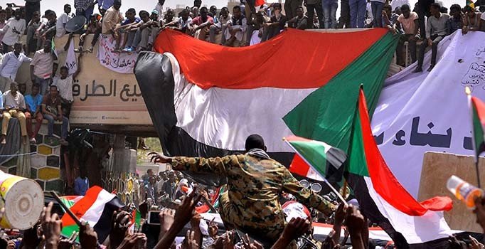 Sudan iç savaşa sürükleniyor