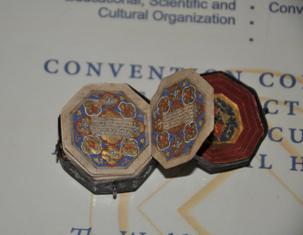 Saç kılıyla yazılan Kuran-ı Kerime özel bakım