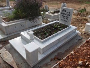 Kimsesizlerin Mezarlarını Belediye Yaptırıyor