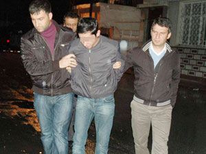 Kız kardeşini rahatsız eden şahsın boğazını kesti