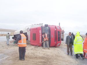 Tanker devrildi, şoförün burnu bile kanamadı