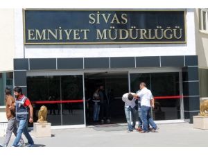 Sivas'ta Çay Çaldıkları İddiasıyla 3 Kişi Yakalandı