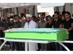 Eşi Tarafından Dövülerek Öldürülen Genç Kadın Toprağa Verildi