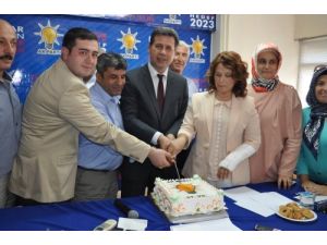 Balıkesir Ak Parti 12. Kuruluş Yıl Dönümünü Pasta Keserek Kutladı