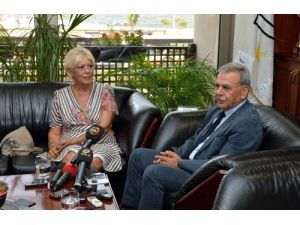 Chp İzmir Büyükşehir Aday Adayı Arıtman: Aziz Kocaoğlu’nun Heykelini Dikeceğim