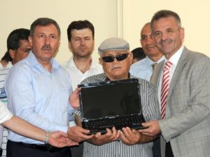 İgm, Görme Engellilere Ses Komutuyla Çalışan Diz Üstü Bilgisayar Hediye Etti