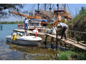 Manavgat Irmağı'na Atılan Atıklar Temizlendi