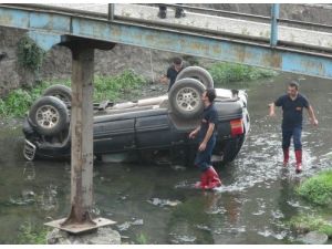 Zonguldak'ta Otomobil Dereye Uçtu: 1 Yaralı