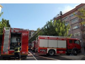 Çatı Yangınında Mahsur Kalan 3 İtfaiye Eri Yaralandı