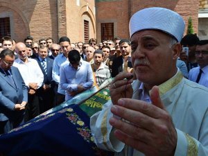 Hatipoğlu'nun ağlatan 'anne' yazısı