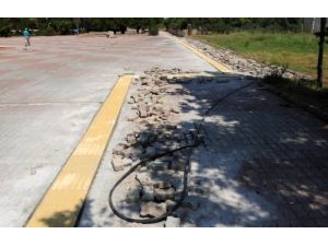 Antalya Lara'da Engelsiz Plaj Yapılıyor