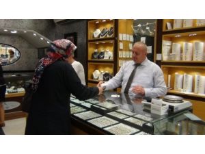 Altın Fiyatlarının Yükselmesi Kuyumcuları İkileme Düşürdü