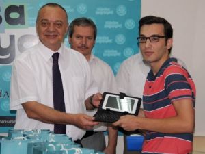 Belediye, Sbs Ve Lys'de Başarılı Öğrencilere Tablet Hediye Etti