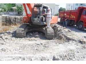 Orhaneli'nde Katlı Otoparkın Temeli Atıldı