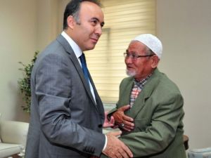 Vali Altıparmak: Sığınmacılar Misafirimiz