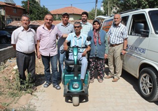 Beyşehir'de yüz güldüren akülü arabalar