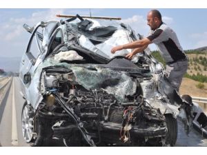 Otomobile Sıkışan Kadın, Uzun Uğraşlar Sonucunda Çıkartıldı
